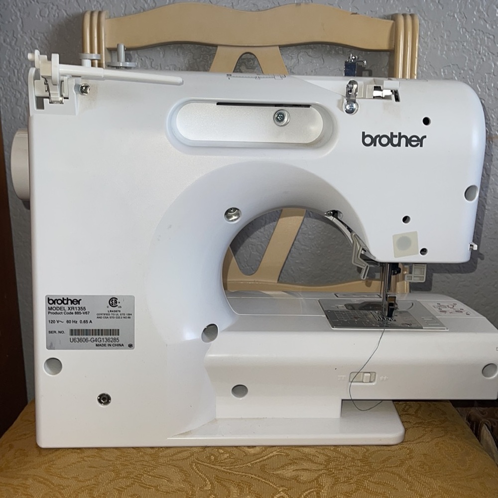 Sewing Machine - Picture 2 of 4